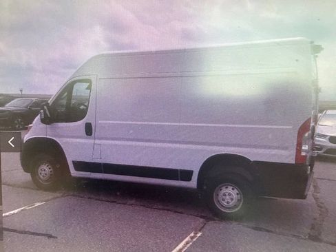 Used 2025 RAM ProMaster 2500 w/ Convenience Group FWD image 3