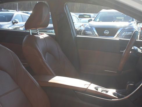 Used 2020 Toyota Avalon Limited image 35