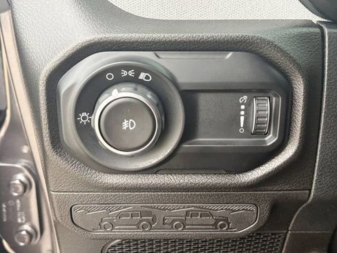 Used 2025 Jeep Wrangler Sport AWD/4WD image 5