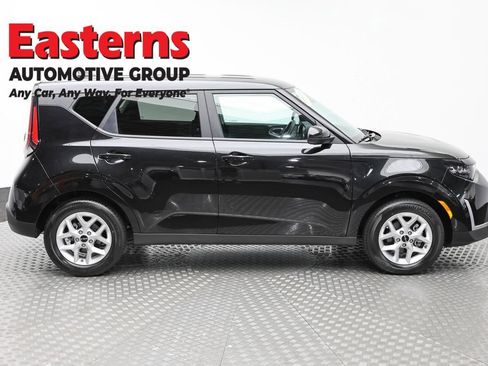 Used 2025 Kia Soul LX w/ LX Technology Package FWD image 4