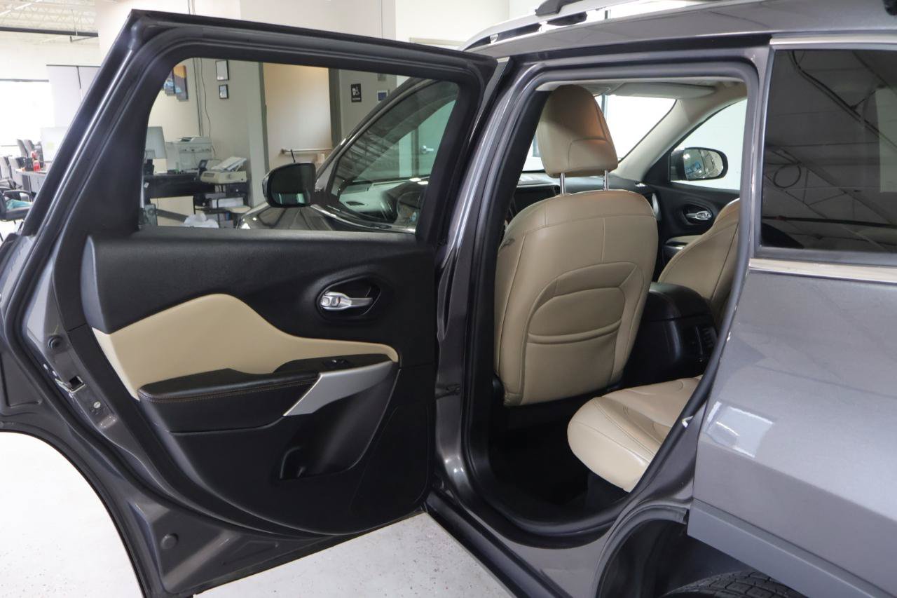 Used 2018 Jeep Cherokee Limited AWD/4WD image 19