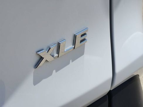 Used 2025 Toyota RAV4 XLE FWD image 9