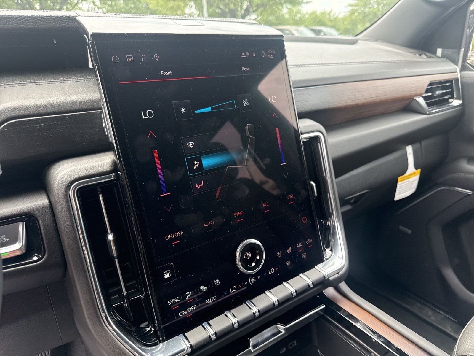 New 2026 GMC Yukon XL Denali w/ Advanced Technology Package AWD/4WD image 14