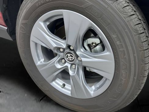 Used 2025 Toyota RAV4 XLE w/ Convenience Package AWD/4WD image 18