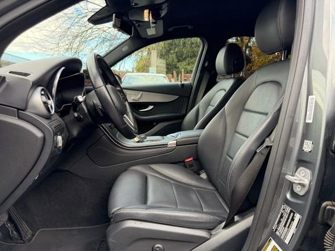 Used 2021 Mercedes-Benz GLC 300 4MATIC image 11
