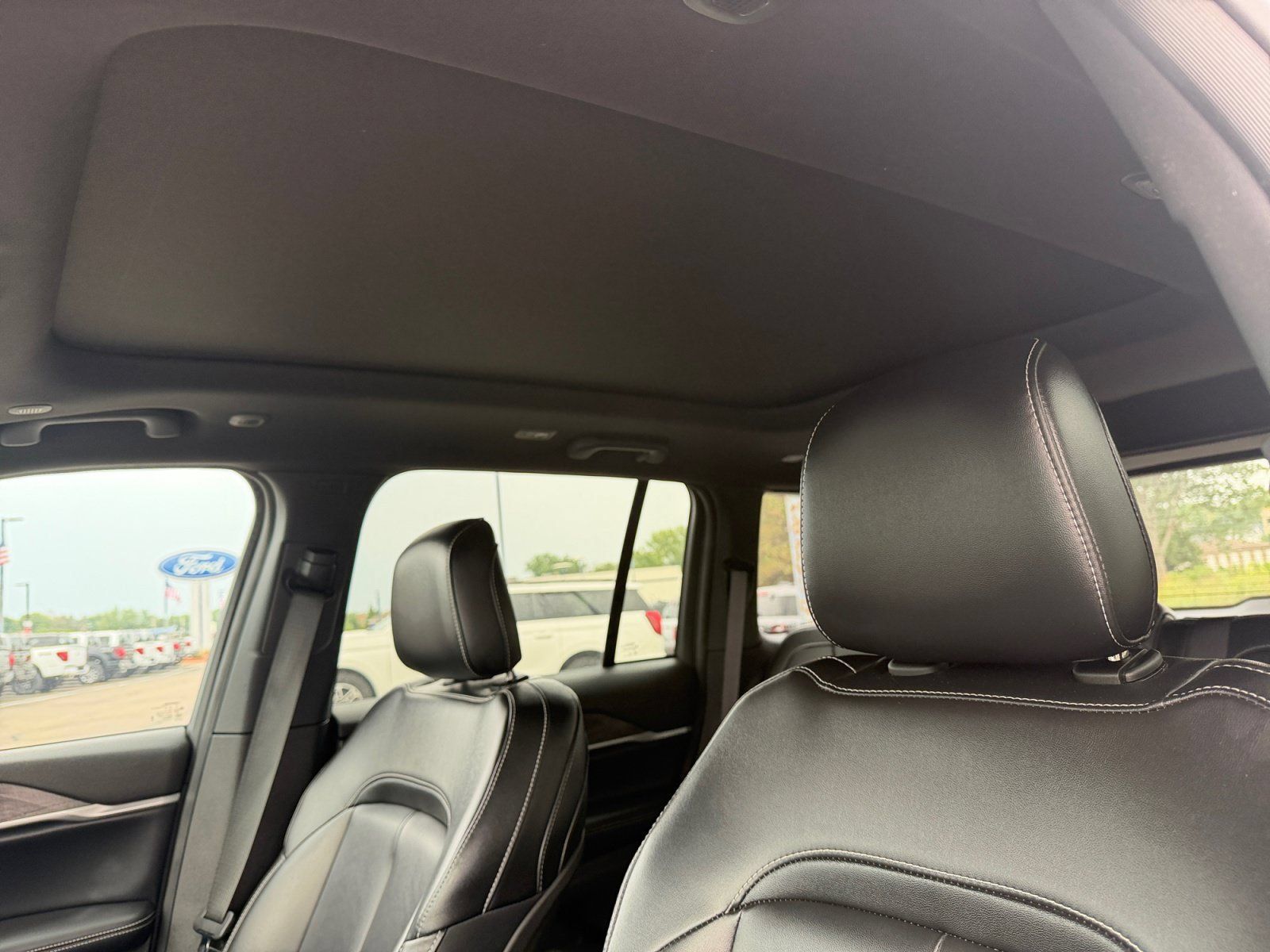 Used 2024 Jeep Grand Cherokee Limited AWD/4WD image 38