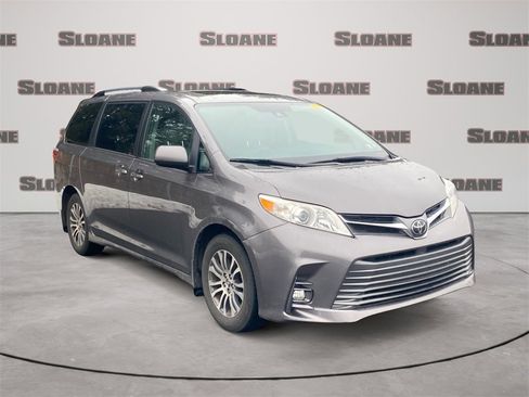 Used 2019 Toyota Sienna XLE w/ XLE Navigation Package image 2