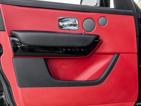 Used 2023 Rolls-Royce Cullinan image 21