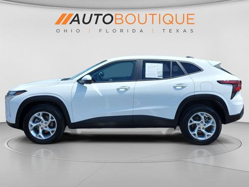 Used 2024 Chevrolet Trax LS w/ LS Convenience Package FWD image 2