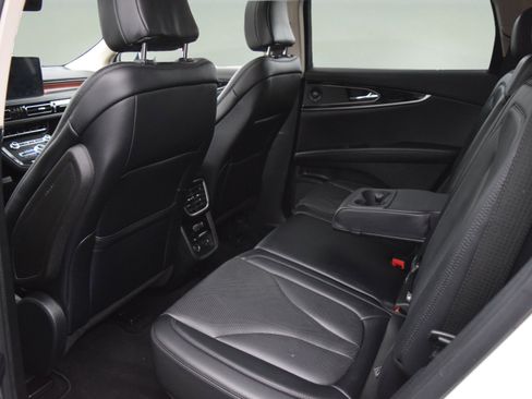 Used 2022 Lincoln Nautilus Reserve w/ Equipment Group 201A image 6