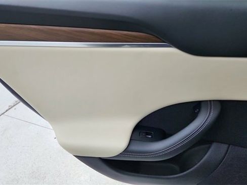 Used 2024 Tesla Model S Base image 30