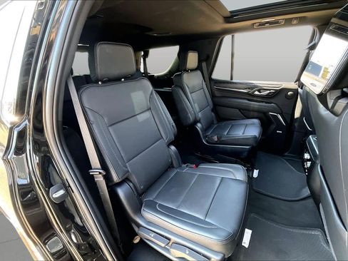 Used 2024 GMC Yukon Denali w/ Advanced Technology Package AWD/4WD image 20