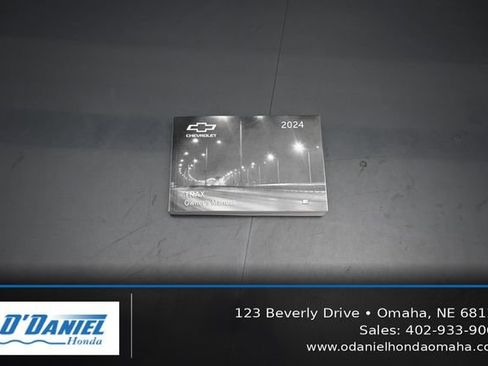 Used 2024 Chevrolet Trax RS w/ Sunroof Package FWD image 42