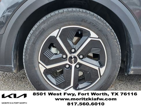 Certified 2024 Kia Niro EX FWD image 9