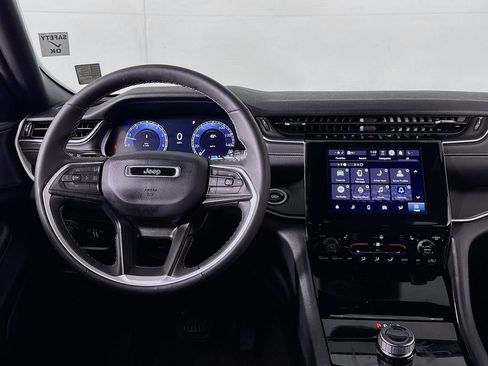 Used 2023 Jeep Grand Cherokee Altitude AWD/4WD image 12