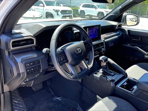 Certified 2025 Toyota Tacoma SR5 w/ SR5 Upgrade Package AWD/4WD image 18