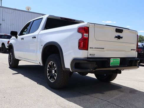 Used 2022 Chevrolet Silverado 1500 ZR2 w/ Technology Package AWD/4WD image 3