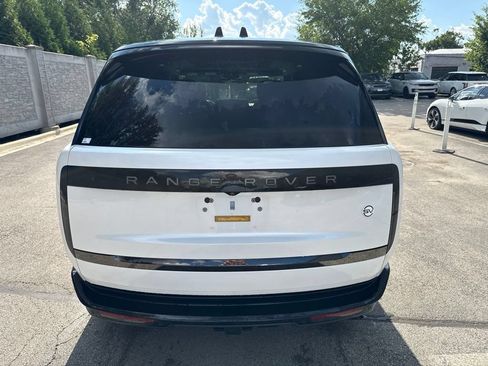 Used 2024 Land Rover Range Rover SV AWD/4WD image 4