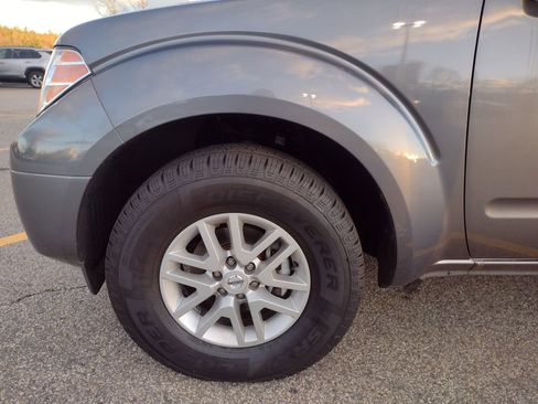 Used 2021 Nissan Frontier SV w/ SV Utility Package image 2