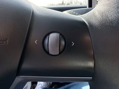 Used 2022 Tesla Model Y Performance image 30