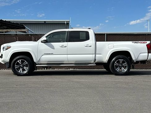 Used 2016 Toyota Tacoma TRD Sport w/ Towing Package AWD/4WD image 10