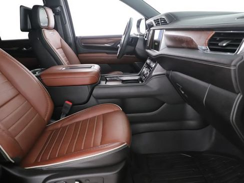 Used 2023 GMC Yukon Denali Ultimate w/ LPO, Floor Liner Package AWD/4WD image 37
