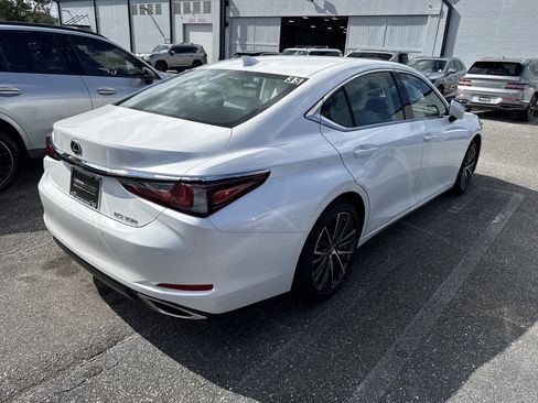Used 2025 Lexus ES 350 w/ Premium Package FWD image 4