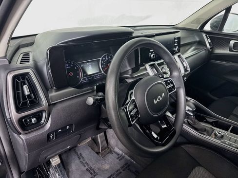 Used 2022 Kia Sorento LX AWD/4WD image 9
