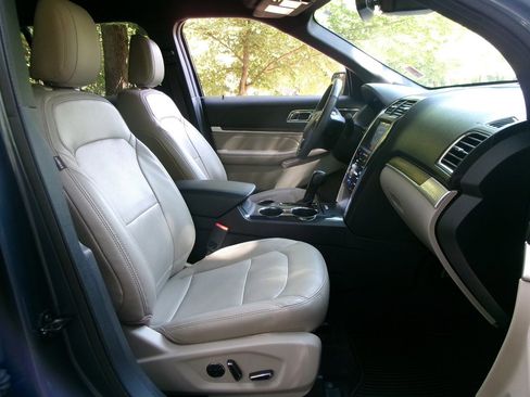 Used 2018 Ford Explorer Limited w/ Equipment Group 301A image 23