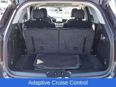 Used 2023 Ford Explorer XLT w/ Equipment Group 202A image 8