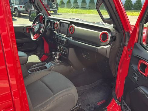 Used 2021 Jeep Wrangler Unlimited Sahara w/ Uconnect 4C Nav & Sound Group AWD/4WD image 31