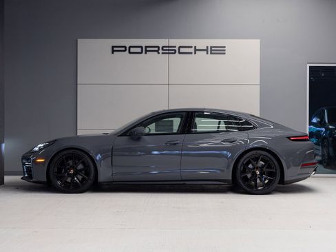 Used 2026 Porsche Panamera image 2