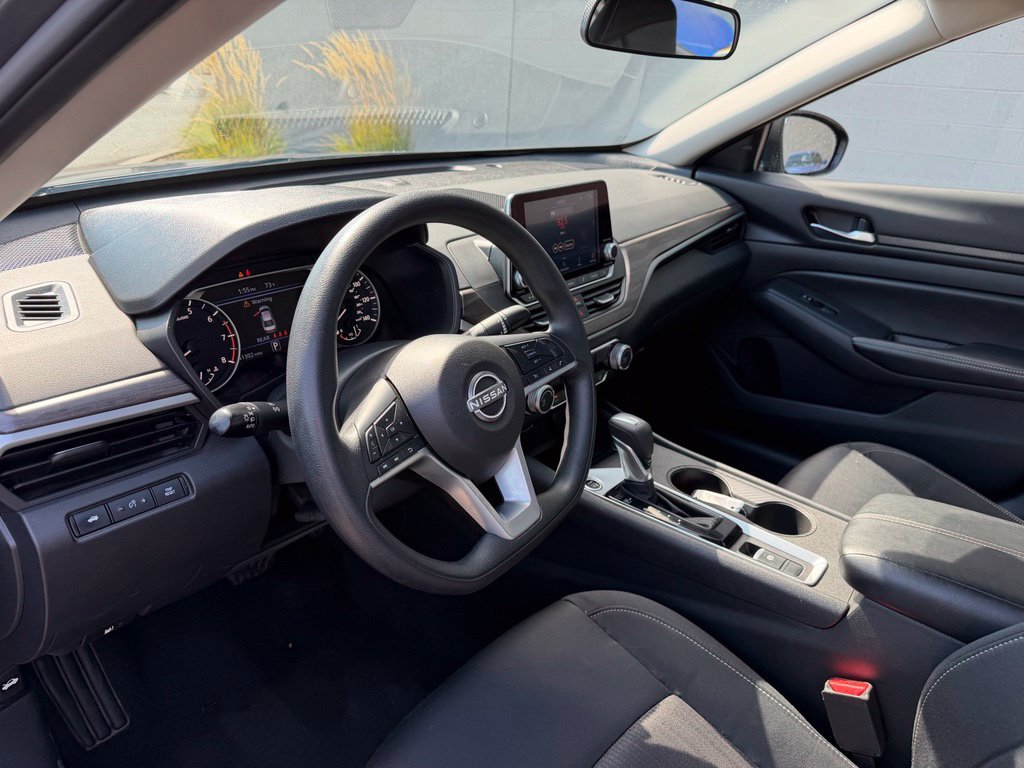 Used 2025 Nissan Altima 2.5 SV AWD/4WD image 21