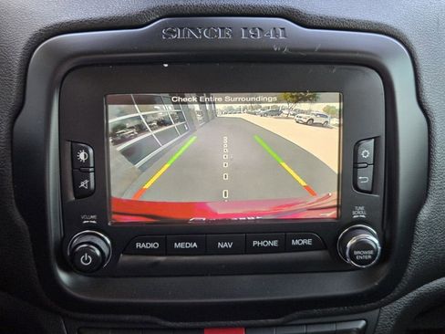 Used 2017 Jeep Renegade Trailhawk w/ Premium Trailhawk Package image 12