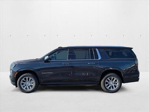 New 2025 Chevrolet Suburban Premier image 5