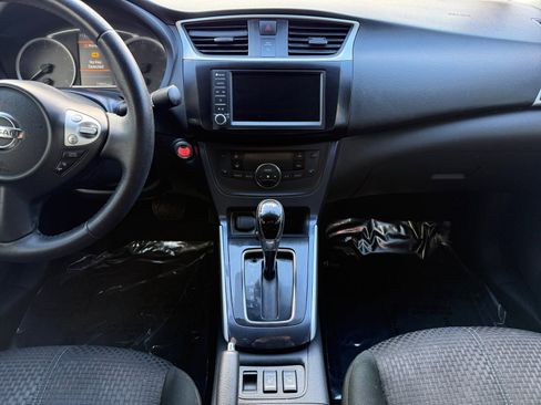 Used 2019 Nissan Sentra SR w/ Exterior Package image 11