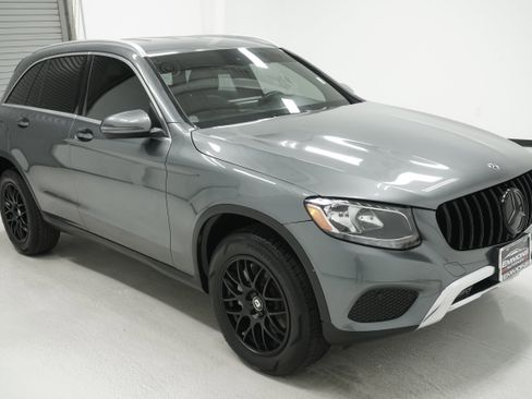 Used 2018 Mercedes-Benz GLC 300 image 3