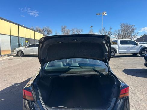 Used 2025 Nissan Altima 2.5 SV image 30