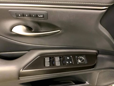 Used 2019 Lexus ES 300h w/ Premium Package image 36