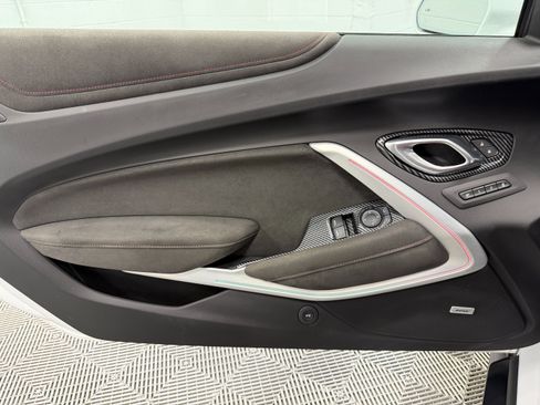 Used 2022 Chevrolet Camaro ZL1 RWD image 18