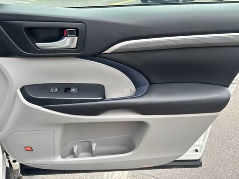 Used 2018 Toyota Highlander Limited Platinum AWD/4WD image 29