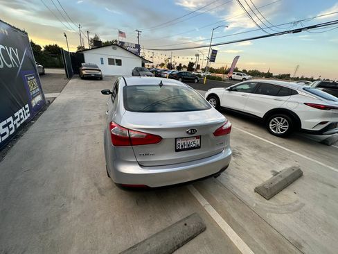 Used 2015 Kia Forte EX w/ UVO Package W/17" Alloys FWD image 10