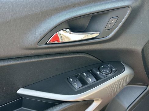 Certified 2024 Chevrolet Trax LS w/ LS Convenience Package FWD image 15