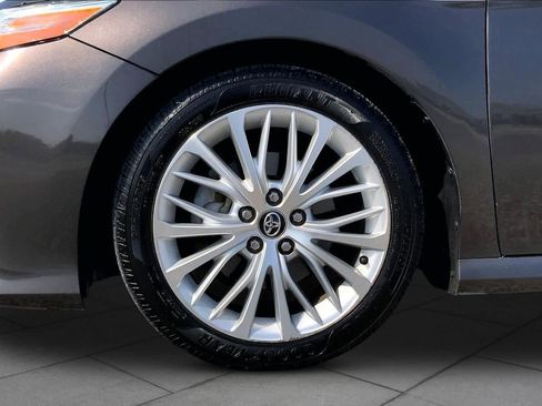 Used 2018 Toyota Camry XLE w/ Audio Package FWD image 11