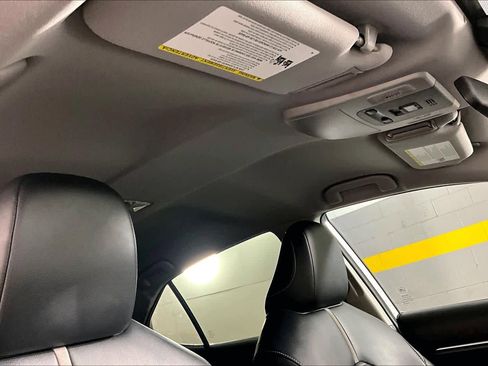 Used 2021 Toyota Camry SE FWD image 14