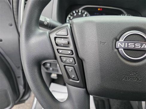 Used 2024 Nissan Frontier SV image 17
