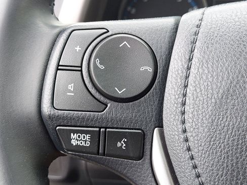 Used 2018 Toyota RAV4 XLE image 21