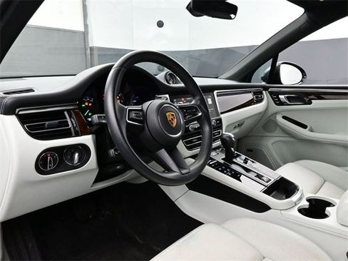 Certified 2023 Porsche Macan w/ Premium Package Plus image 4