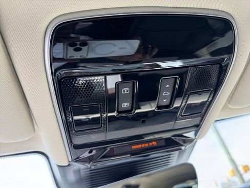 Used 2024 Land Rover Range Rover Long Wheelbase SE image 21