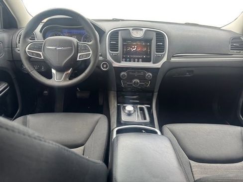 Used 2023 Chrysler 300 Touring image 10